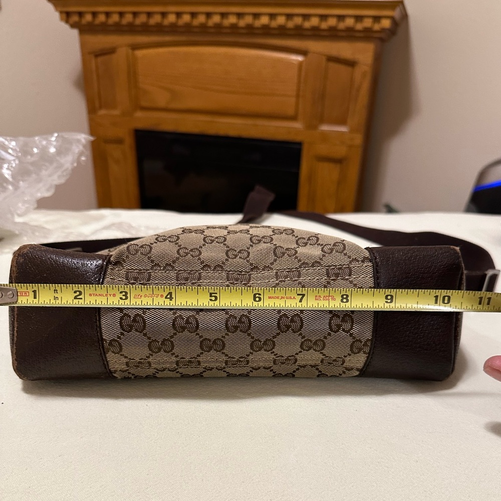 Rehab Gucci Bag with rubbing Likely can be fixed if you know how or by a cobbler - Picture 4 of 11